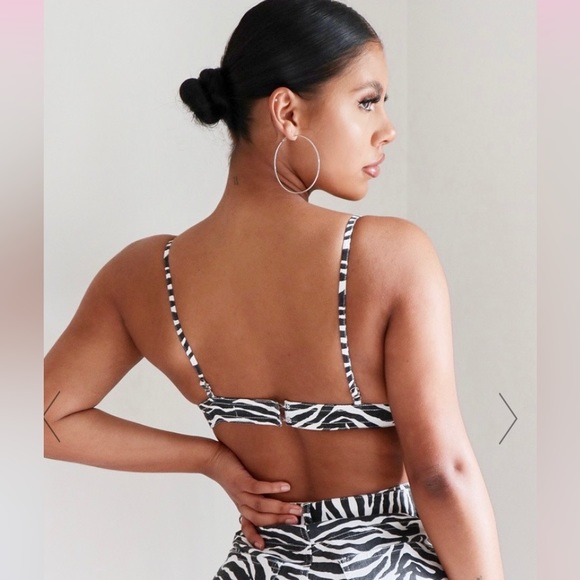 PrettyLittleThing Monochrome Tiger Print Denim Bralet - US8 - Picture 5 of 5